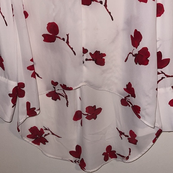 🌹THE LIMITED FLORAL HI-LOW BLOUSE - Picture 3 of 7